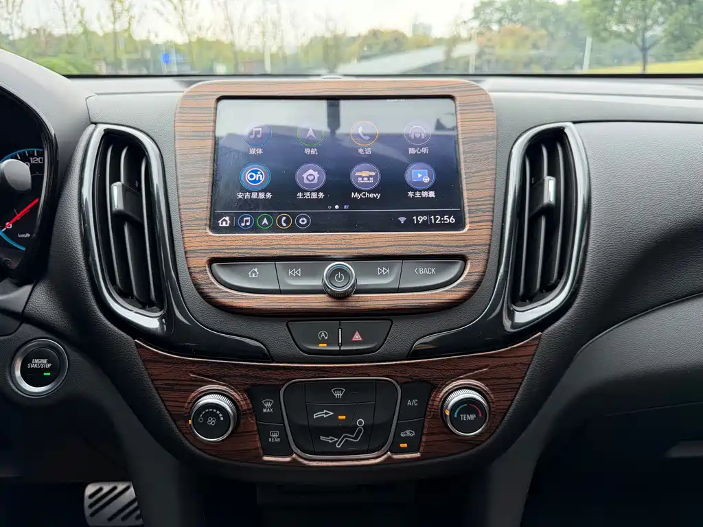 Chevrolet Equinox — фото 14