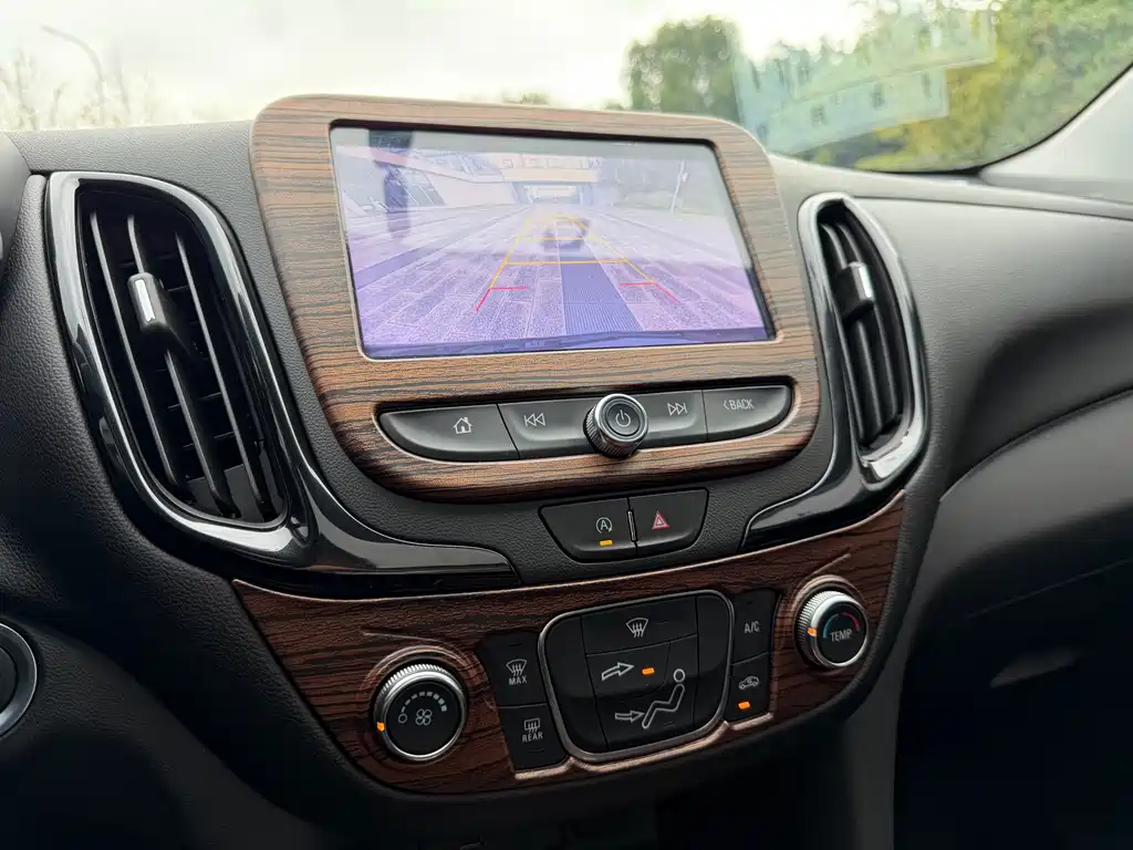 Chevrolet Equinox — фото 15