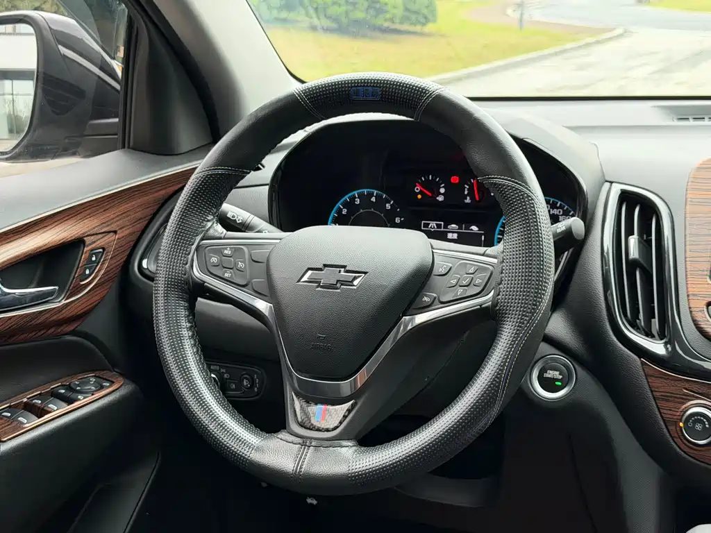 Chevrolet Equinox — фото 17