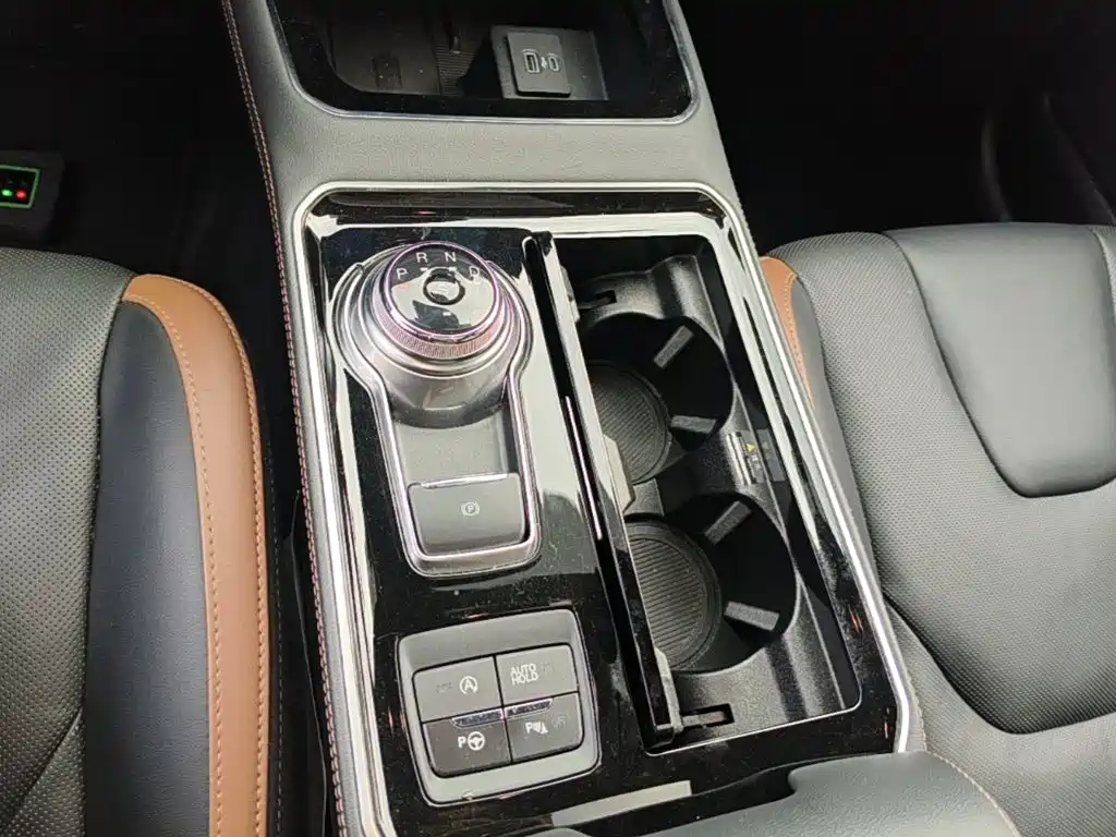Ford Edge — фото 13