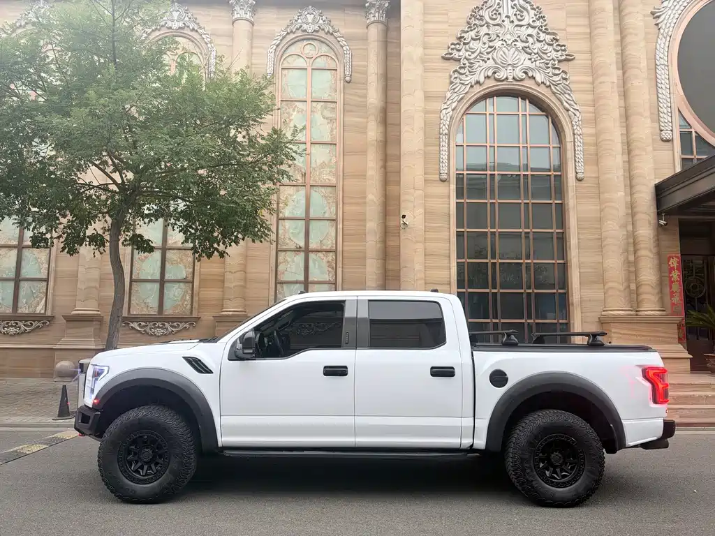 Ford F-150 Raptor — фото 8