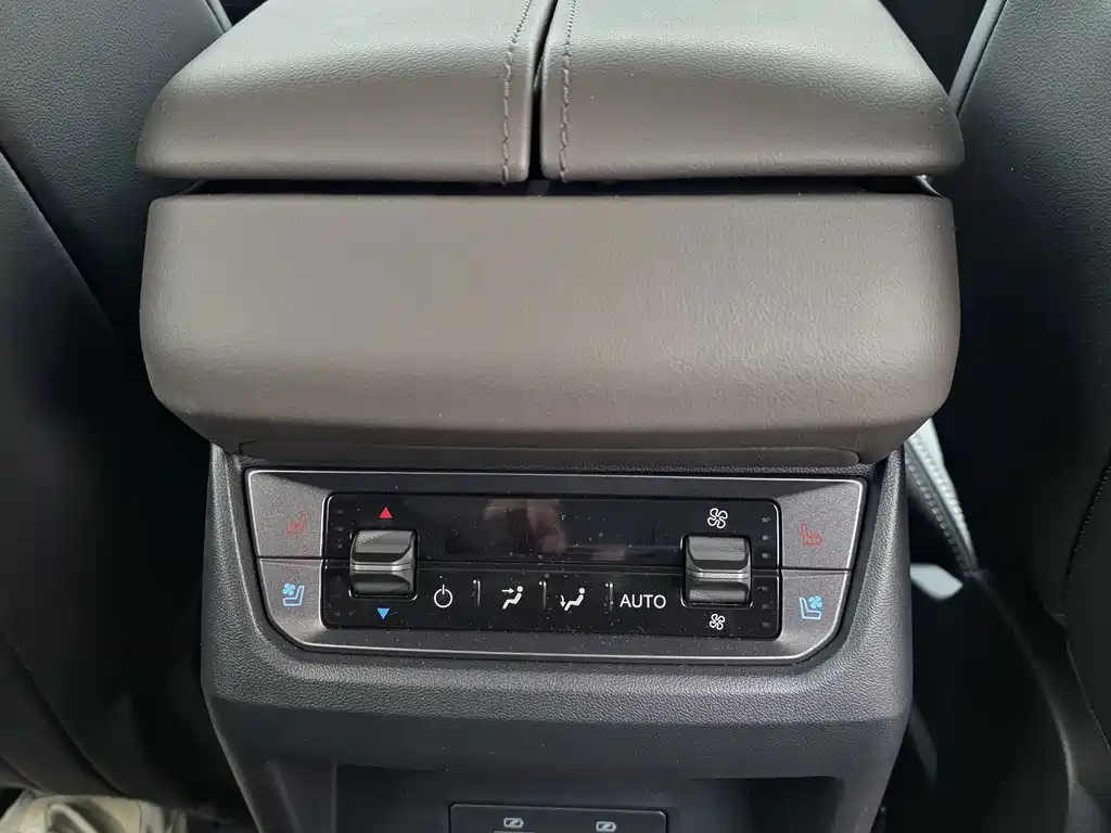 Ford Edge — фото 12