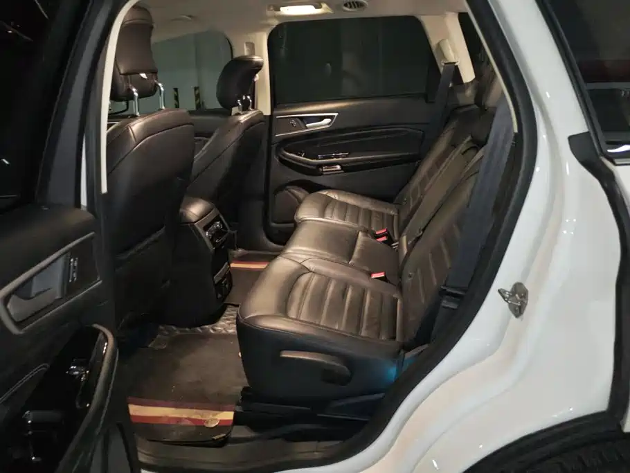 Ford Edge — фото 11