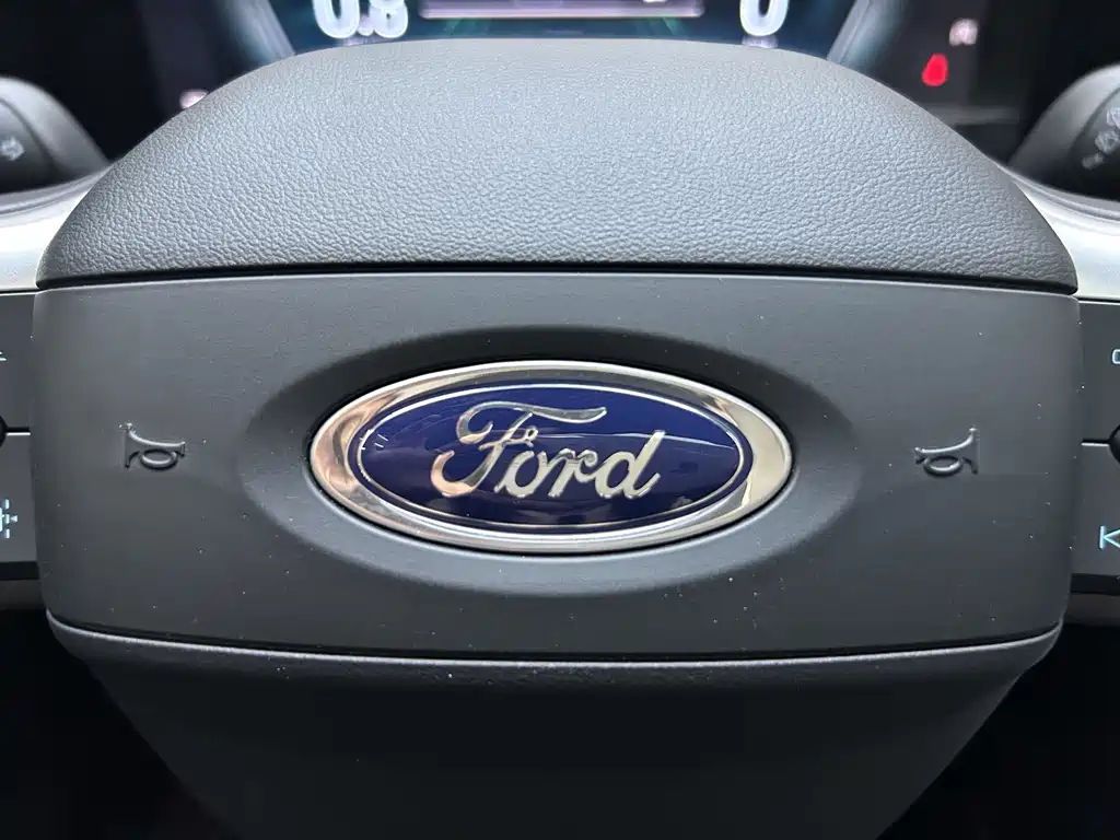 Ford Edge — фото 22