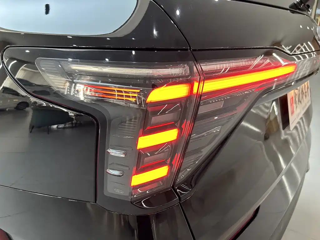 Ford Edge — фото 36