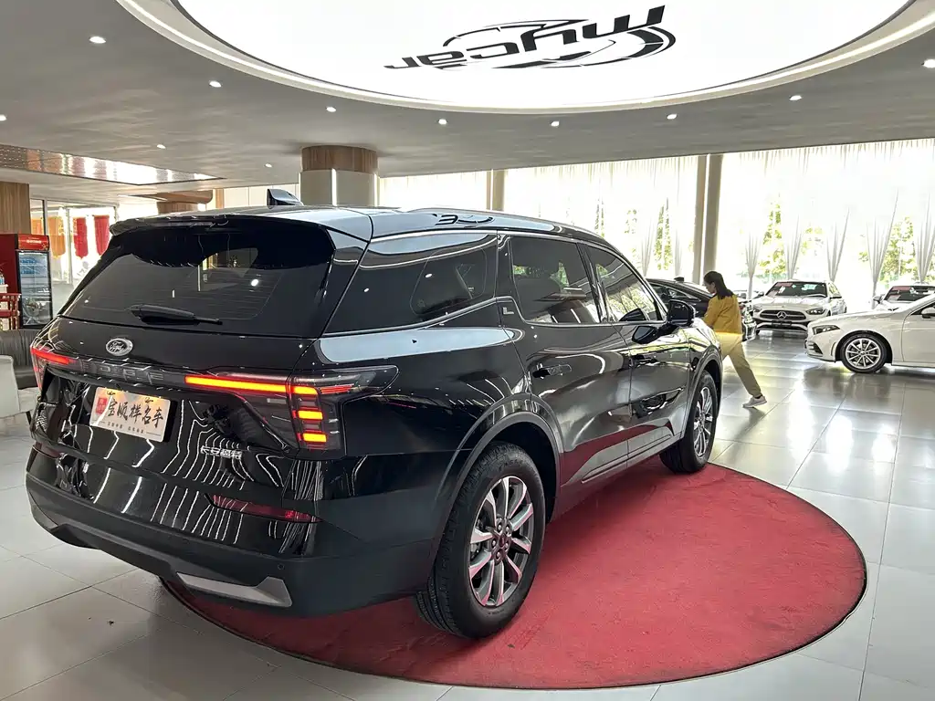 Ford Edge — фото 5