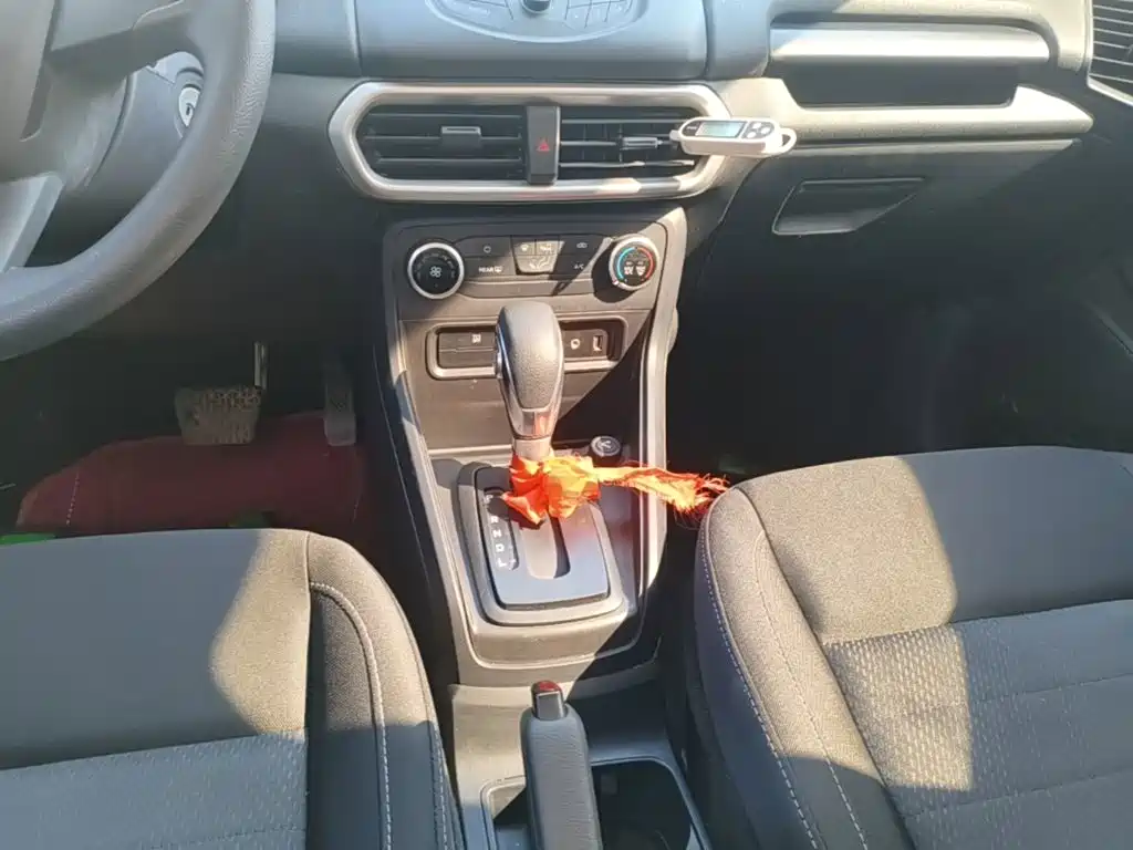 Ford Ecosport — фото 13