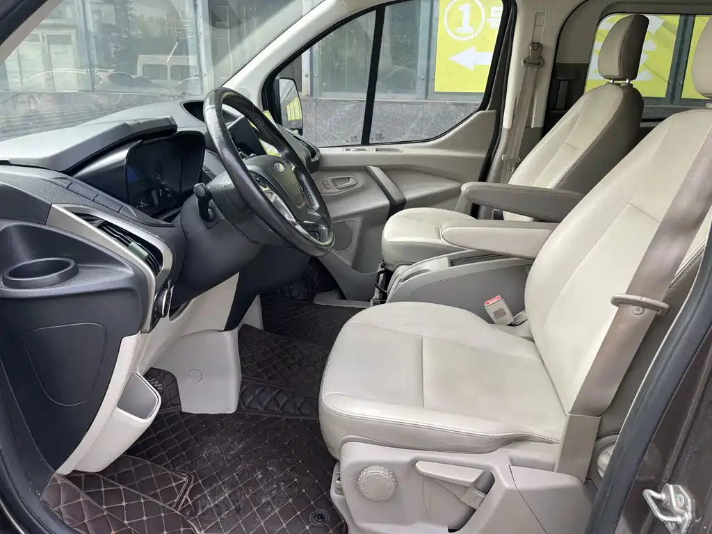 Ford Tourneo — фото 11