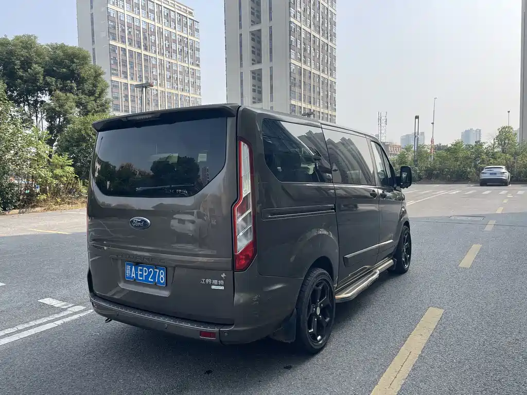 Ford Tourneo — фото 5