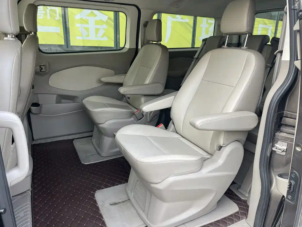 Ford Tourneo — фото 10