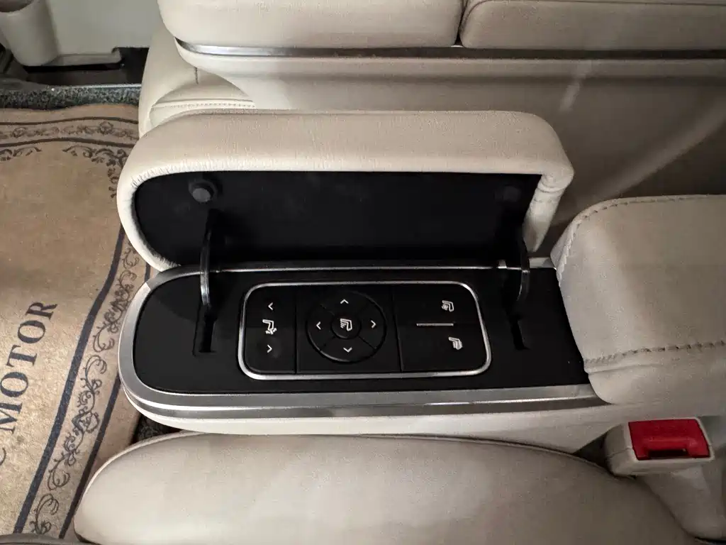 GAC Motor Trumpchi M8 — фото 22