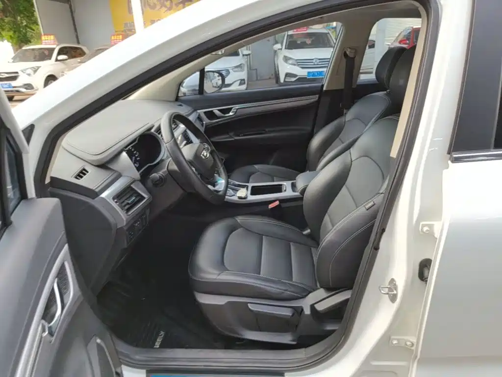 Geely Emgrand GS — фото 14