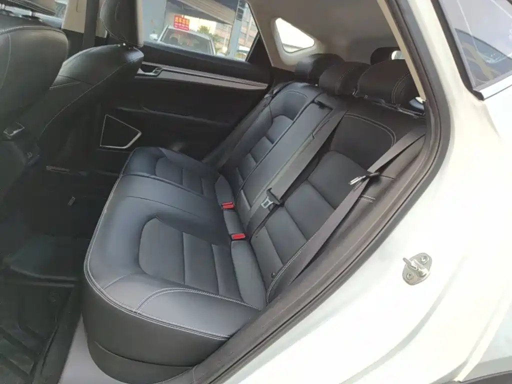 Geely Emgrand GS — фото 16