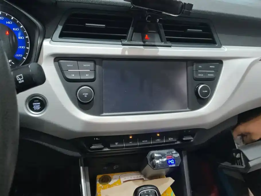 Geely Vision X3 — фото 13
