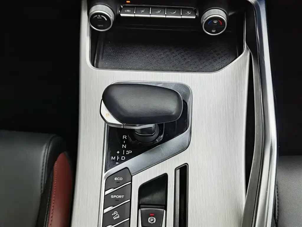 Geely Binyue — фото 13