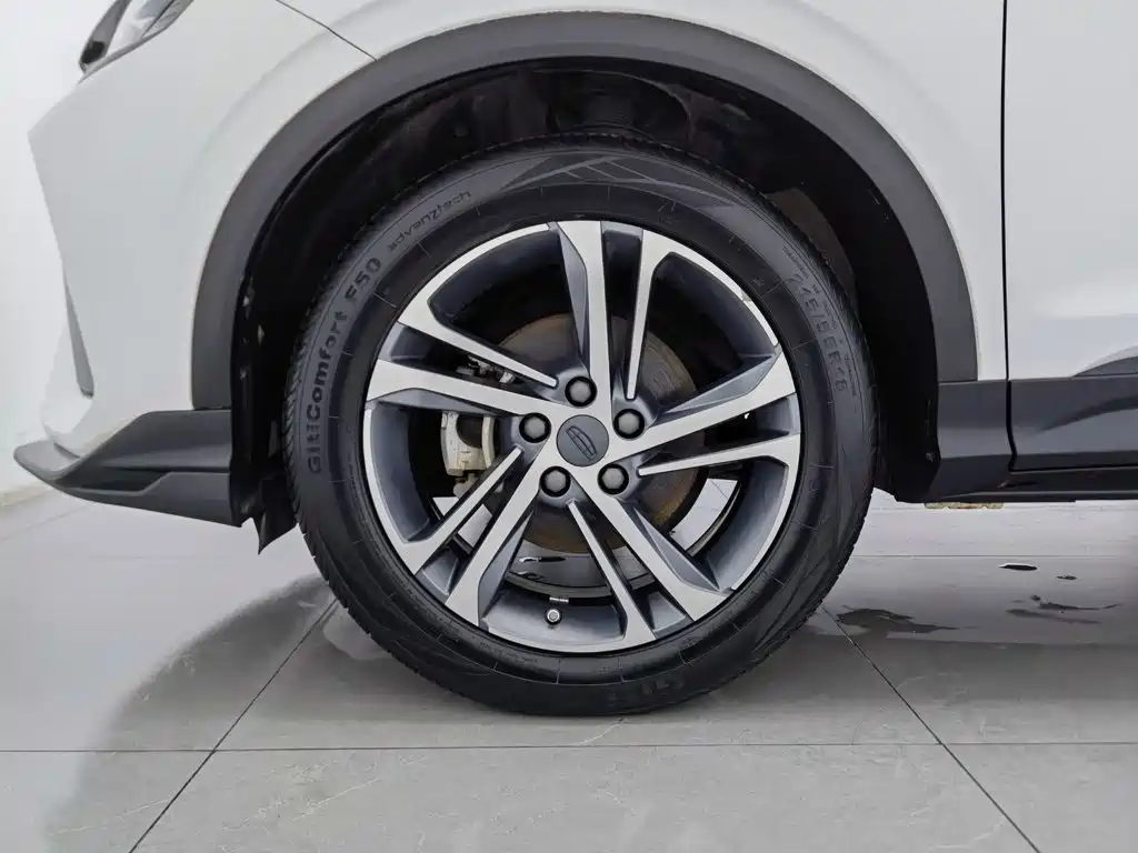 Geely Binyue — фото 17