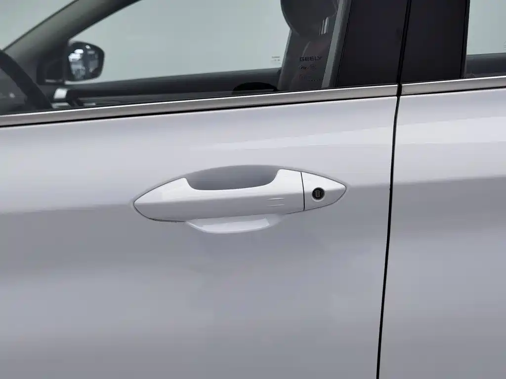 Geely Binyue — фото 18