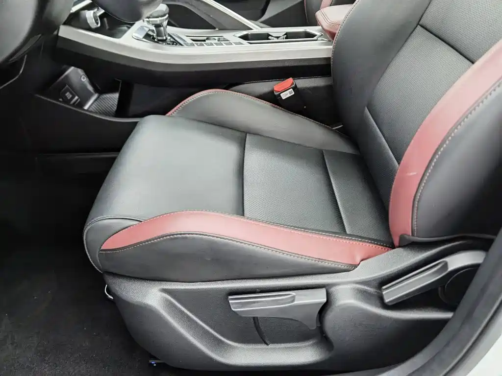 Geely Binyue — фото 20