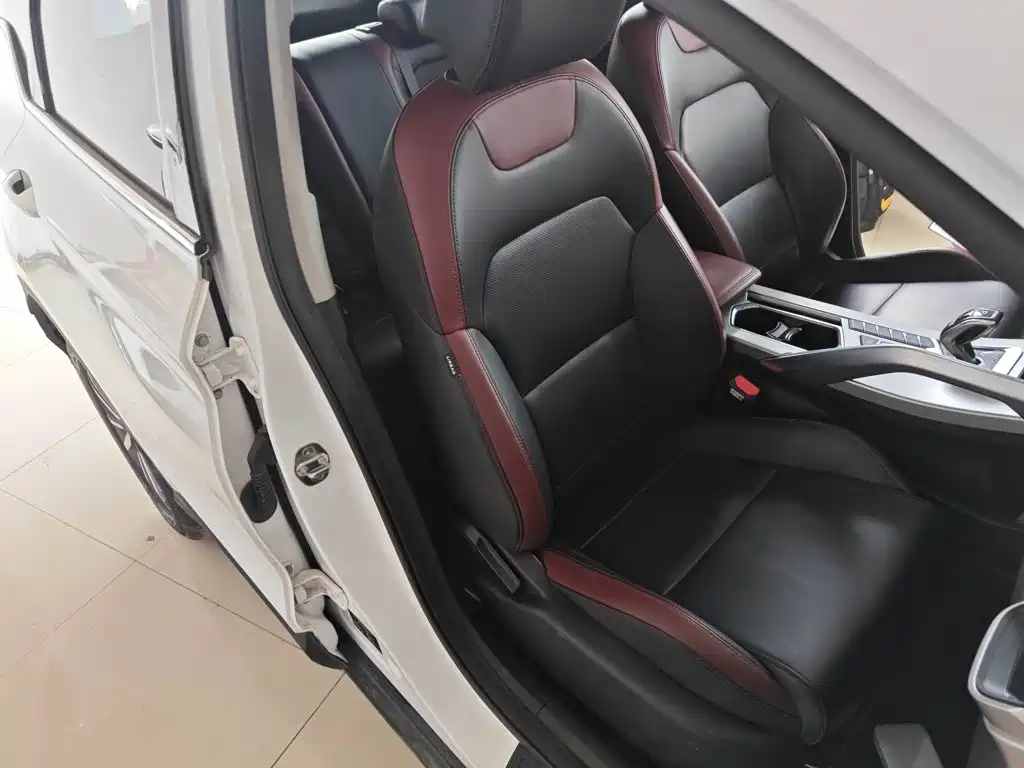 Geely Binyue — фото 19