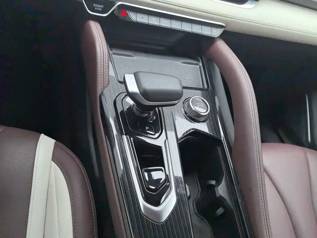 Geely Xingyue L — фото 13