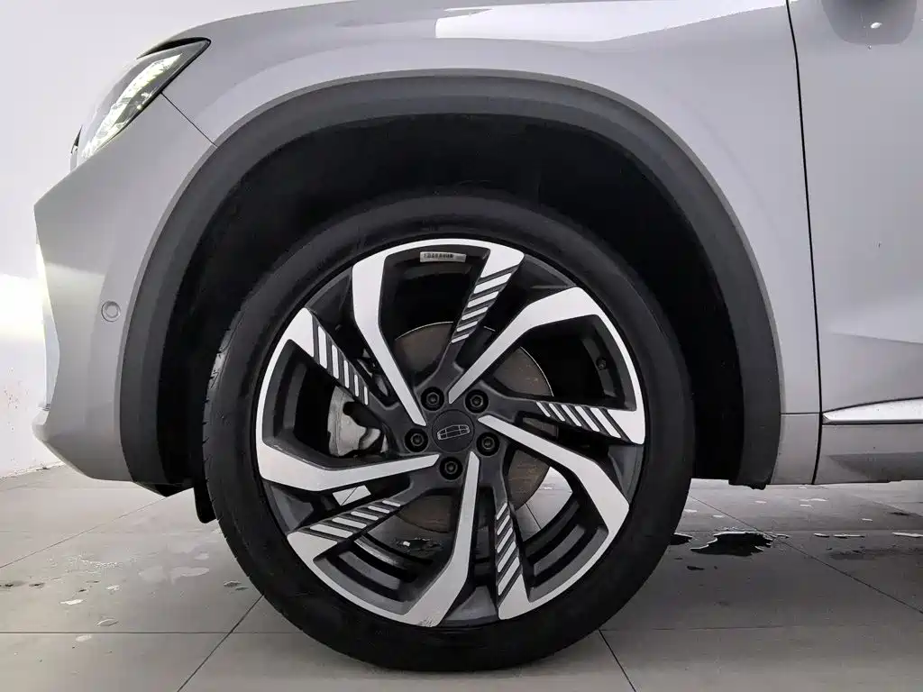 Geely Xingyue L — фото 17