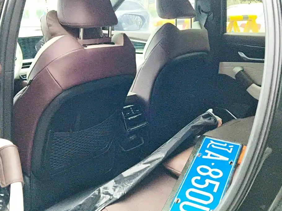 Geely Xingyue L — фото 11