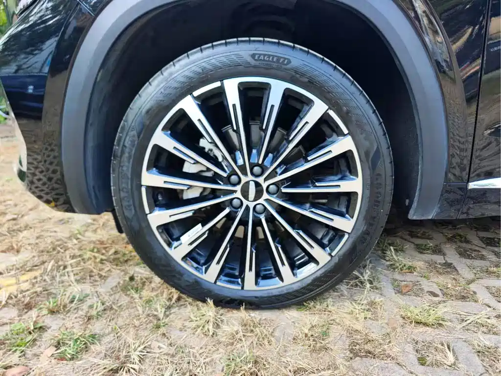 Geely Xingyue L — фото 15