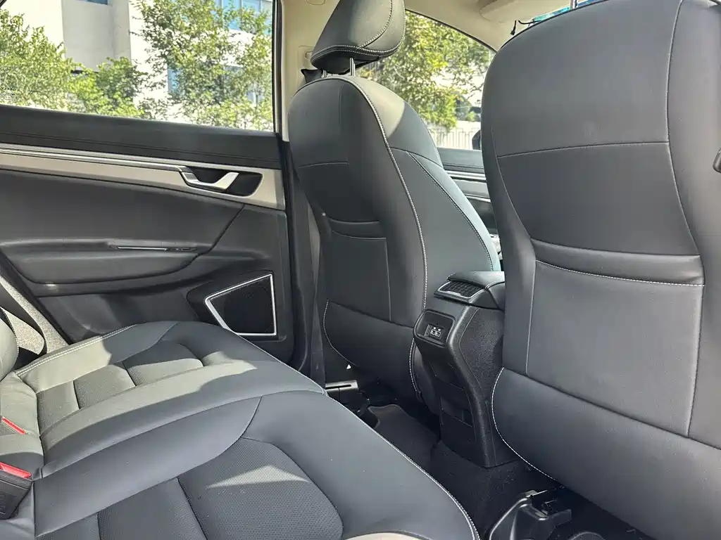 Geely Emgrand GS — фото 14