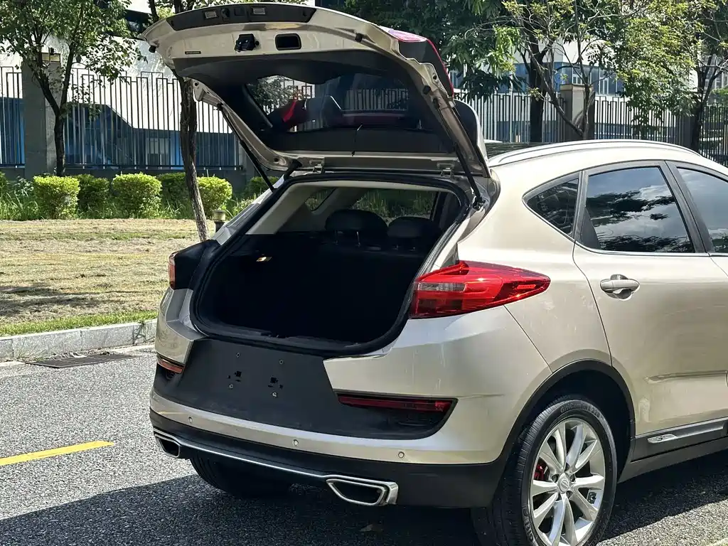 Geely Emgrand GS — фото 10