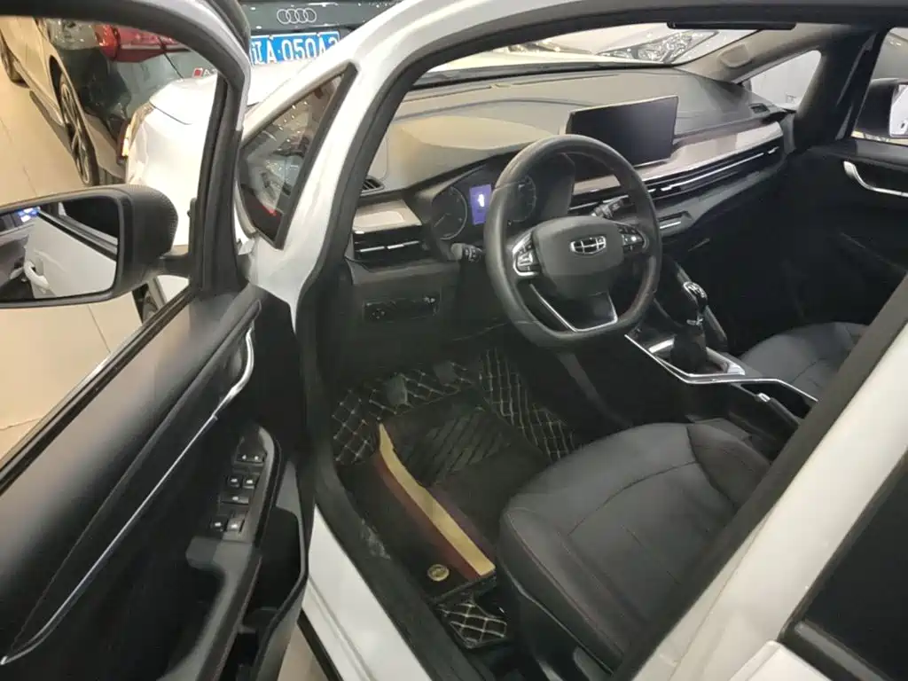 Geely Vision X3 — фото 15