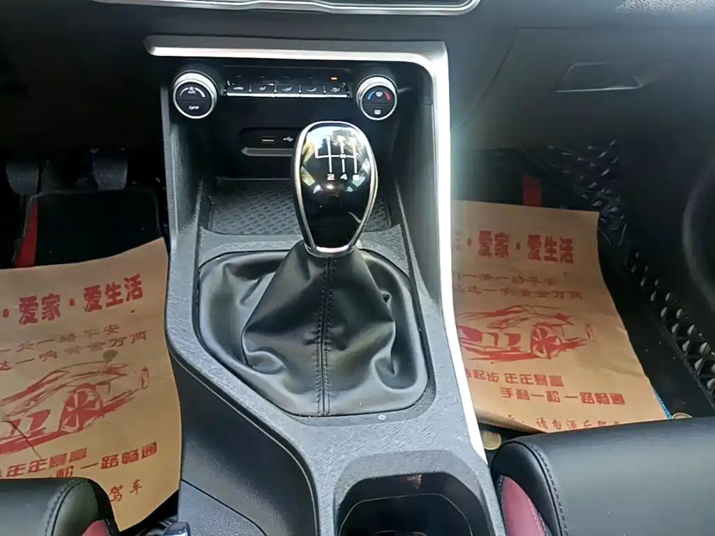 Geely Binyue — фото 13