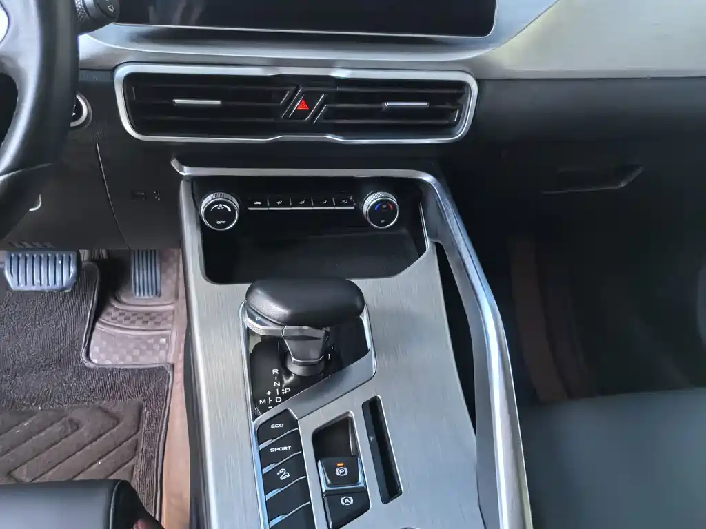 Geely Binyue — фото 11
