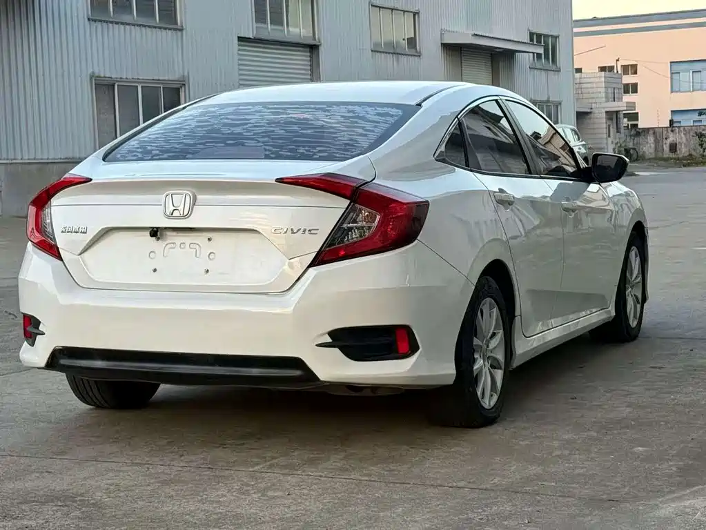 Honda Civic — фото 10