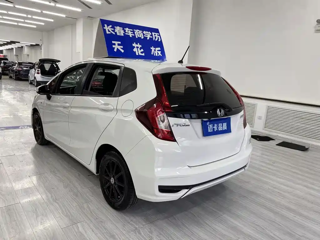 Honda Fit — фото 5