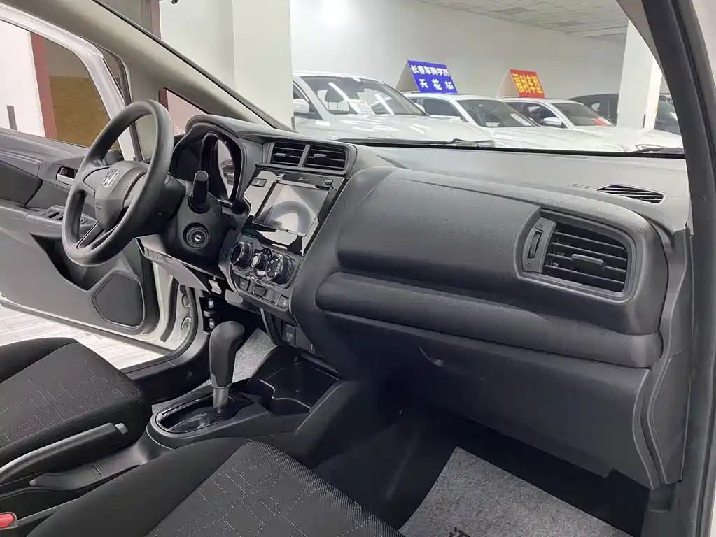 Honda Fit — фото 7