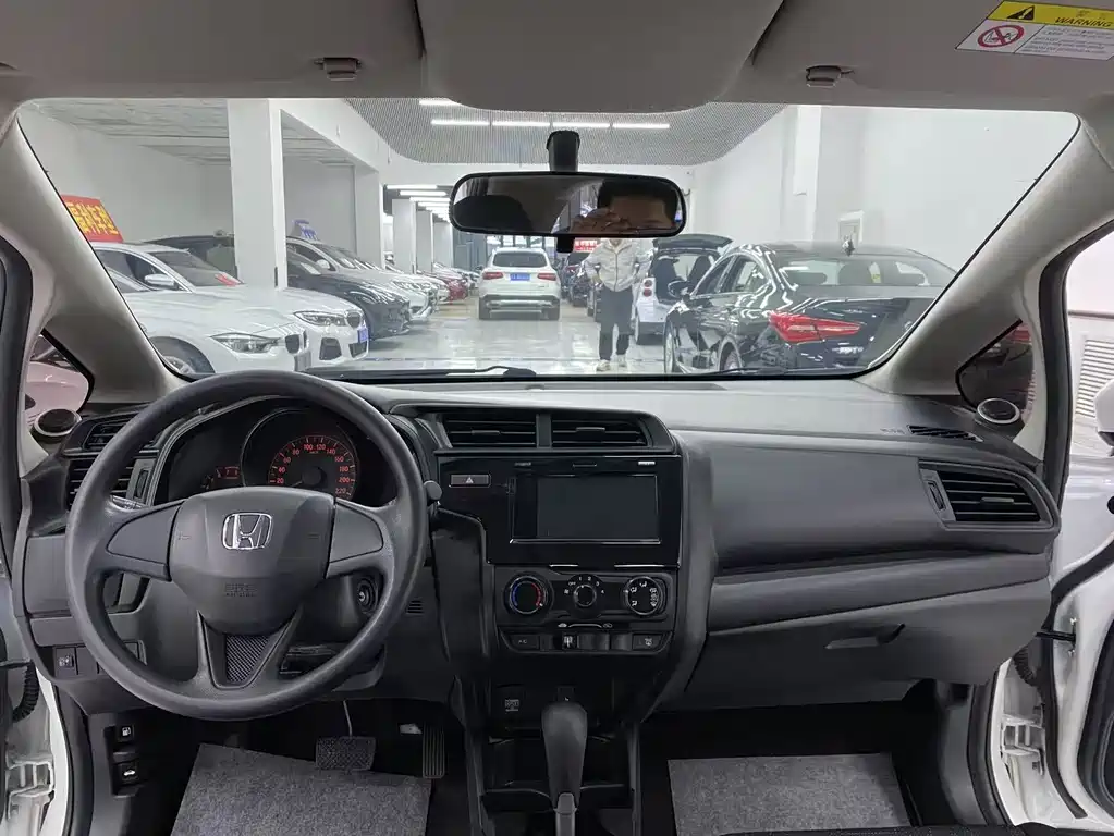 Honda Fit — фото 9