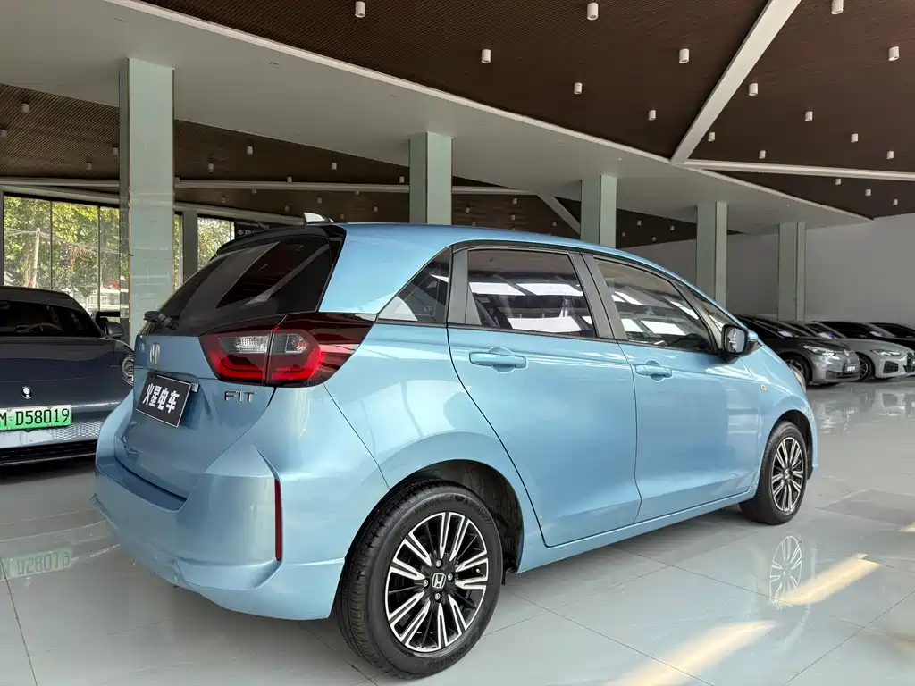 Honda Fit — фото 10