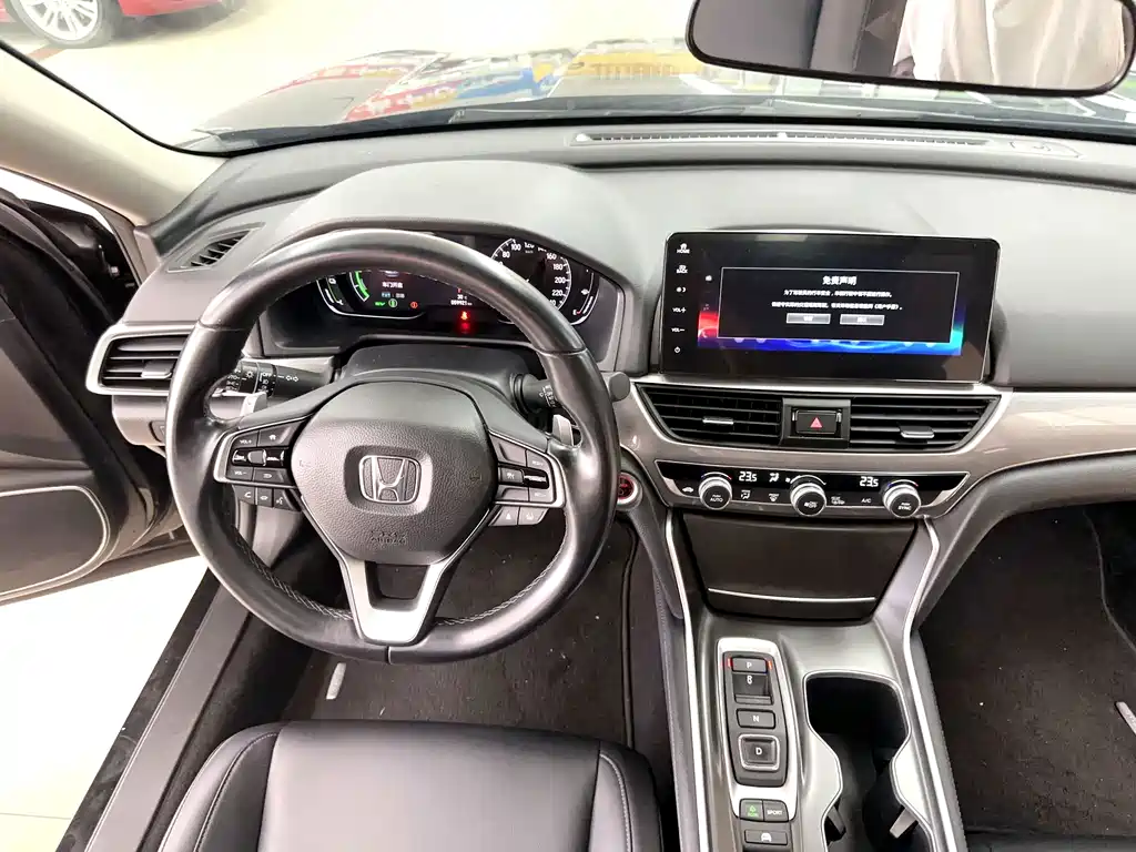 Honda Accord — фото 18
