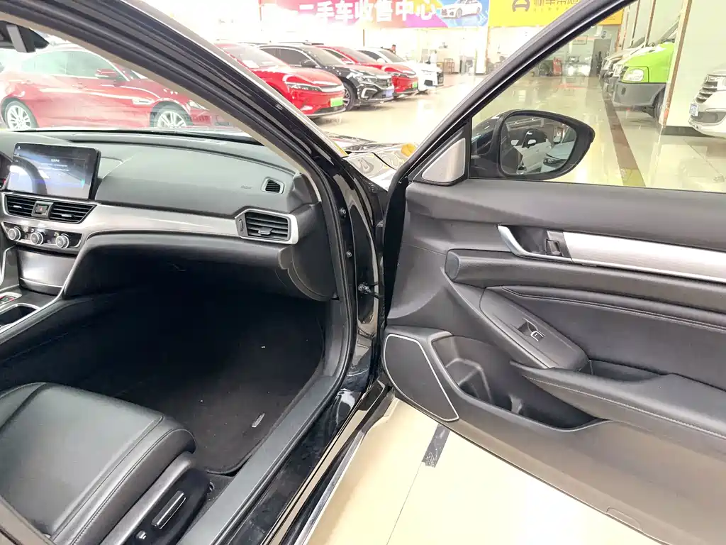 Honda Accord — фото 9