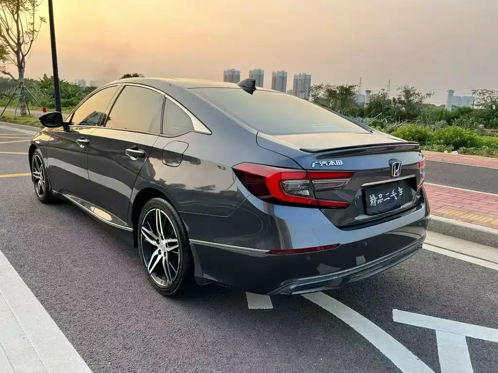 Honda Accord — фото 6