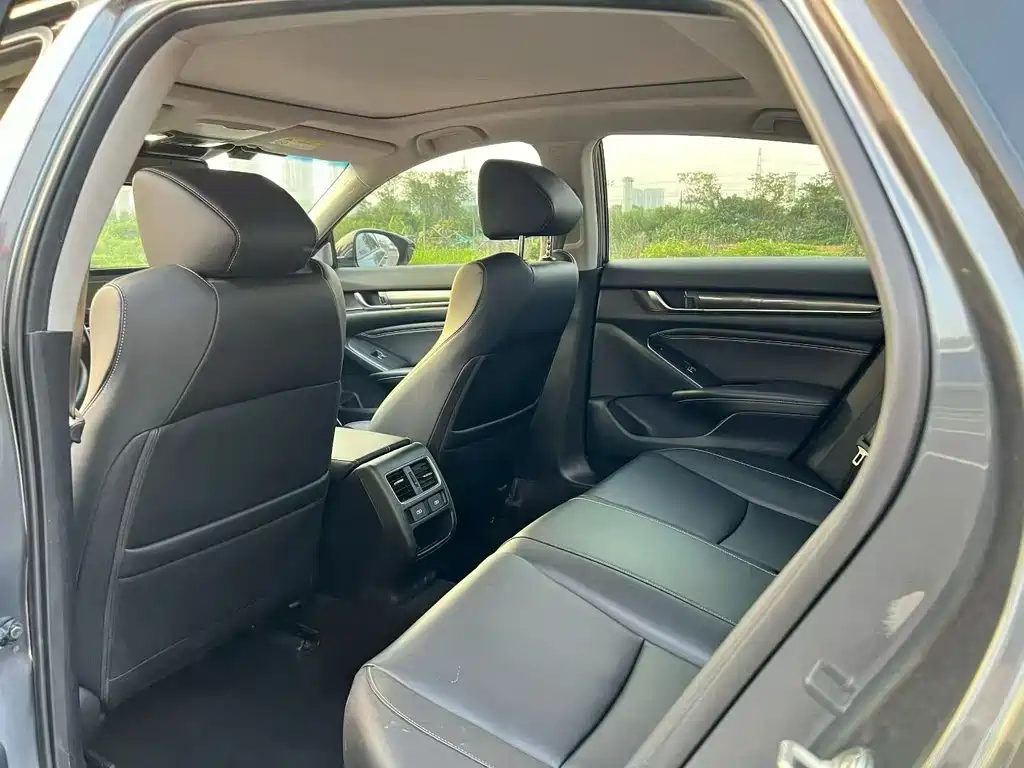 Honda Accord — фото 7
