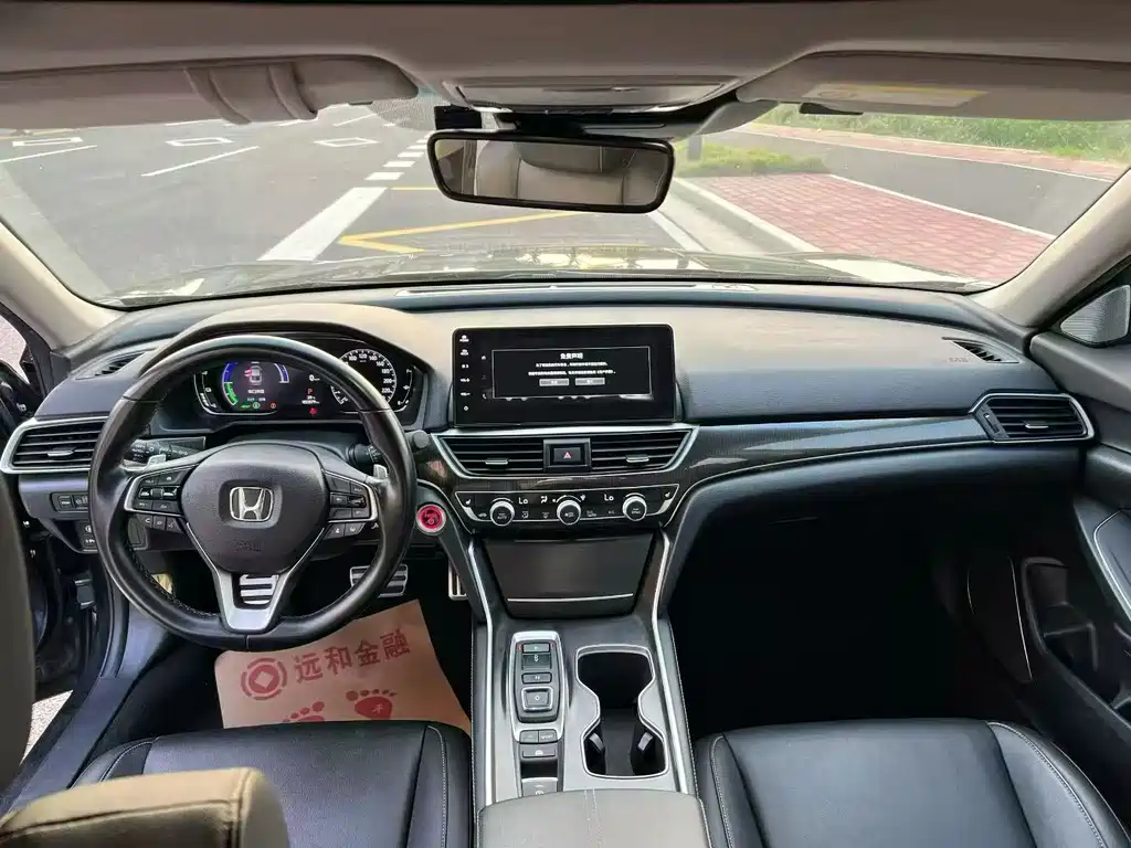 Honda Accord — фото 8