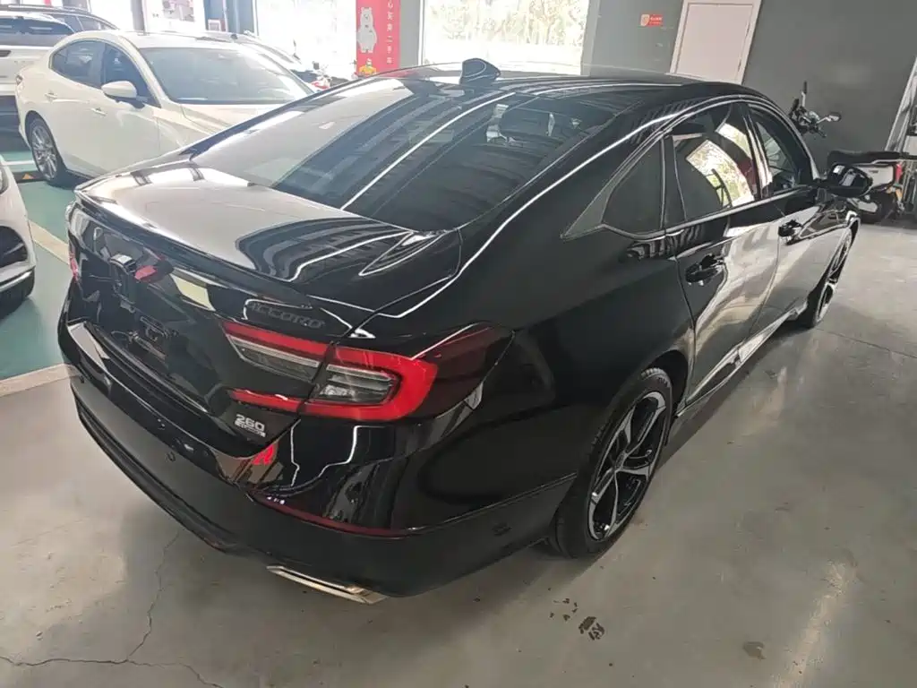 Honda Accord — фото 6