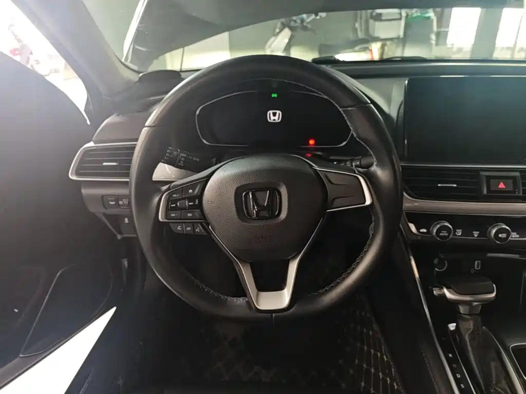 Honda Accord — фото 10