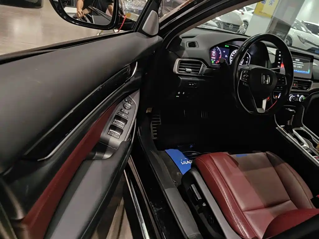 Honda Accord — фото 15