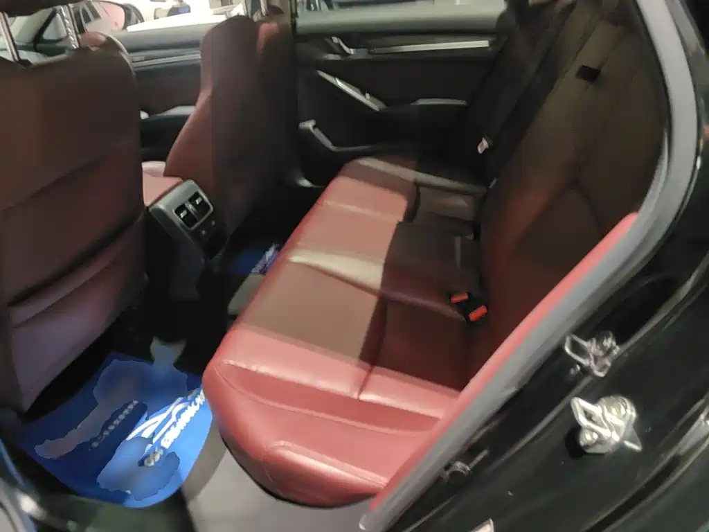 Honda Accord — фото 16