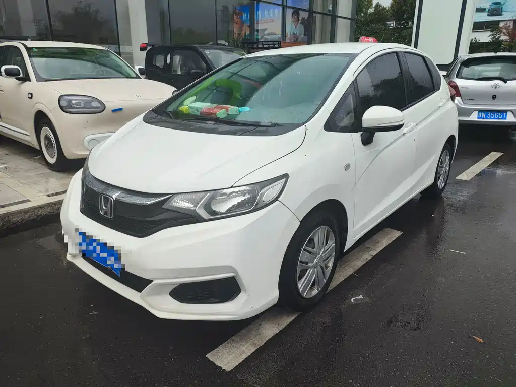 Honda Fit — фото 1