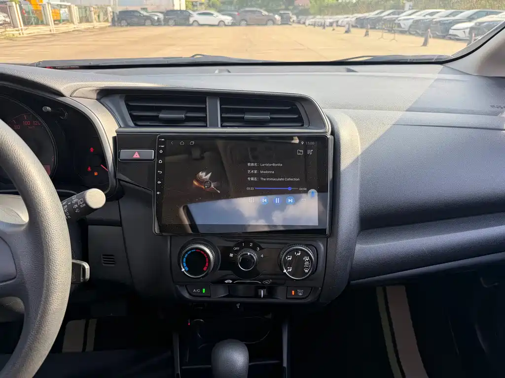 Honda Fit — фото 11