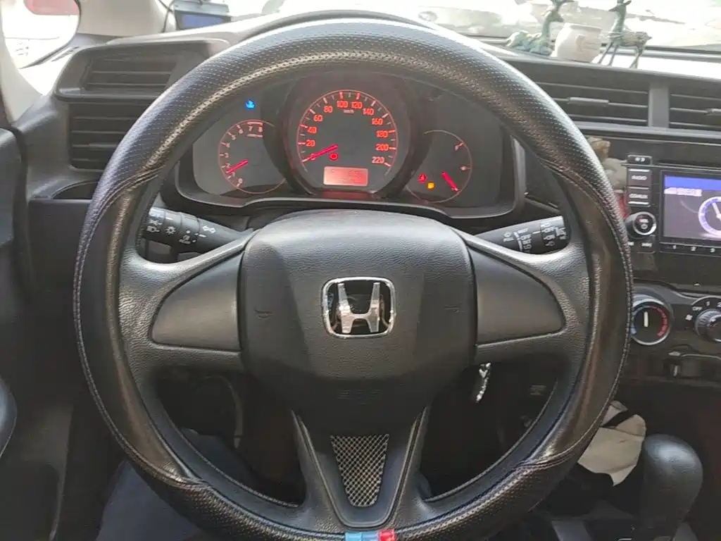 Honda Fit — фото 10
