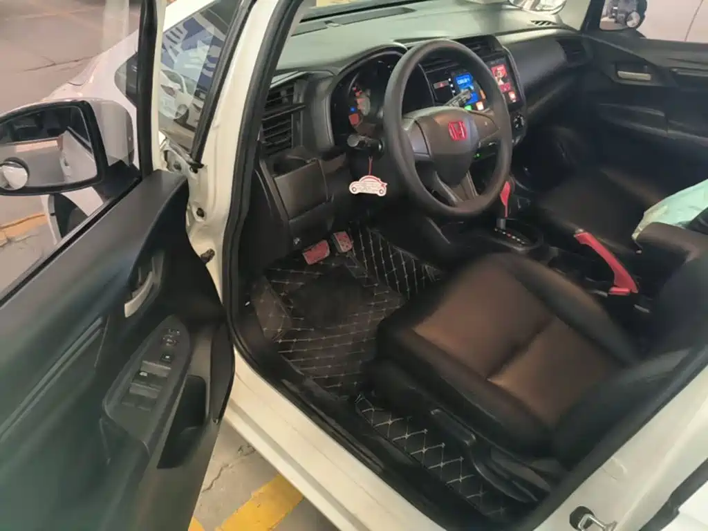 Honda Fit — фото 15